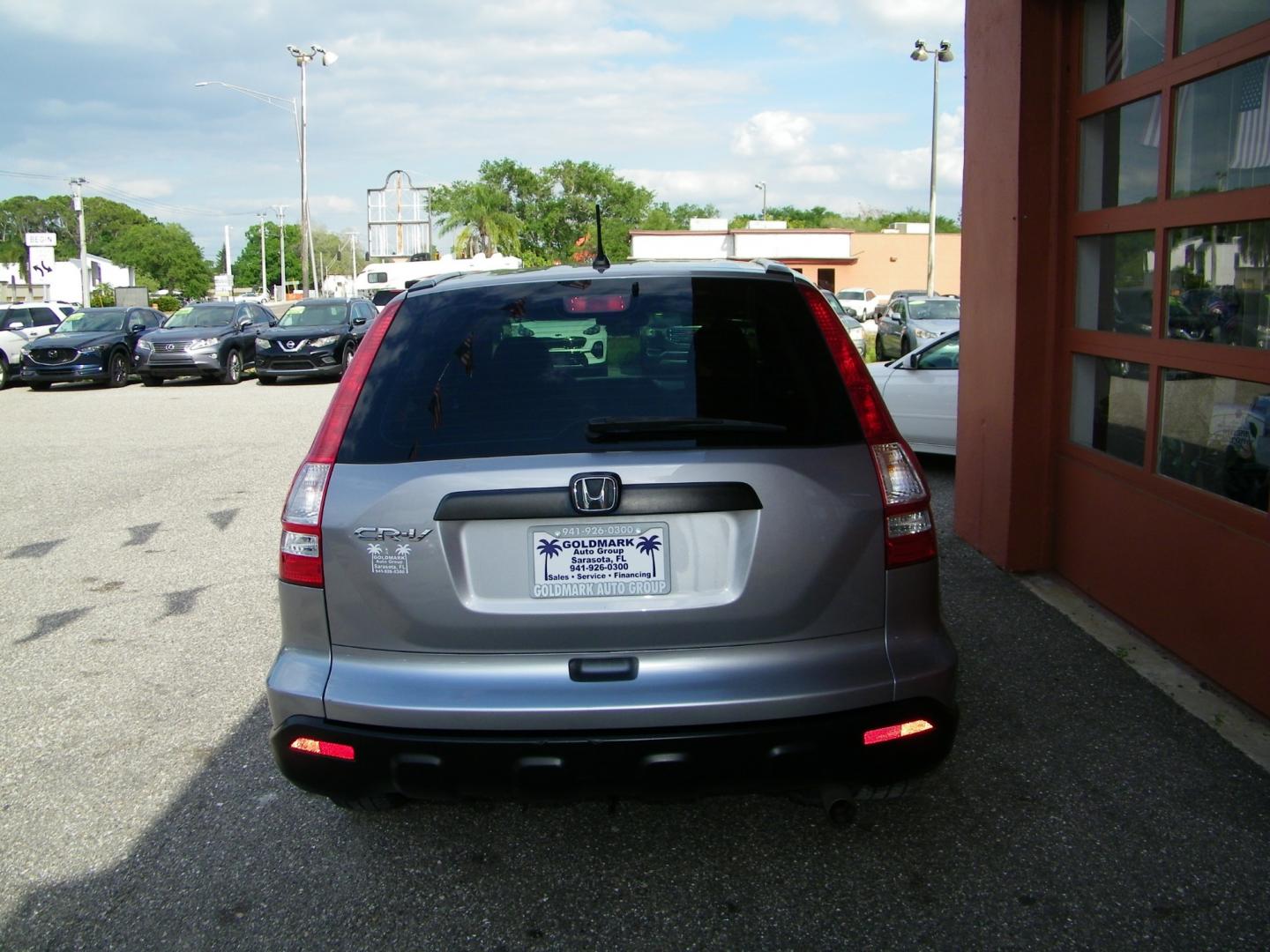 2008 Silver /Gray Honda CR-V LX (3CZRE38398G) with an 2.4L L4 DOHC 16V engine, 5-Speed Automatic Overdrive transmission, located at 4000 Bee Ridge Road, Sarasota, FL, 34233, (941) 926-0300, 27.298664, -82.489151 - Photo#3